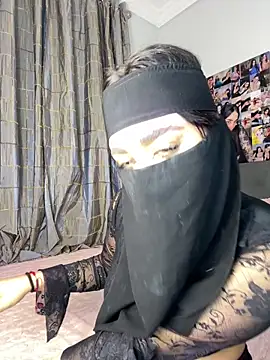 Snapshot of Meryem_Queen chatting on February 2026 11:32:02 PM Meryem Queen online show from February 2026 11:32:02 PM