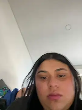 alissonfernandez  online show from February 2025 01:43:01 PM