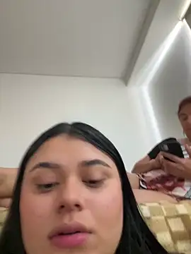 alissonfernandez  online show from February 2025 05:07:01 PM