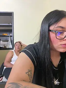 alissonfernandez  online show from September 2025 10:43:01 PM