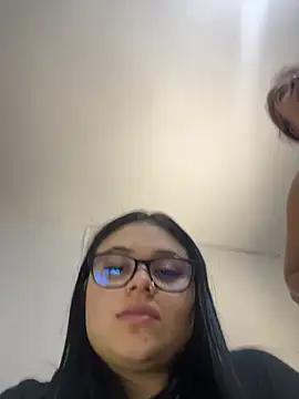 Snapshot of alissonfernandez_ chatting on April 2026 05:10:02 PM alissonfernandez online show from April 2026 05:10:02 PM