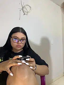 Snapshot of alissonfernandez_ chatting on April 2026 08:06:01 PM alissonfernandez online show from April 2026 08:06:01 PM
