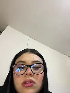 Snapshot of alissonfernandez_ chatting on April 2026 11:33:02 PM alissonfernandez online show from April 2026 11:33:02 PM