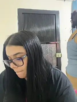 Snapshot of alissonfernandez_ chatting on May 2026 03:03:02 AM alissonfernandez online show from May 2026 03:03:02 AM
