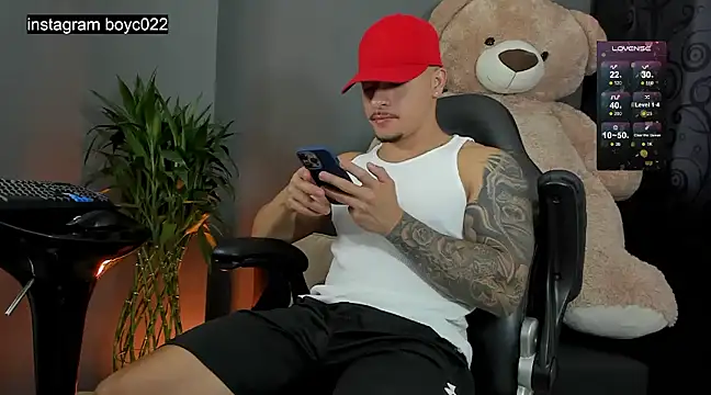 boyc022  online show from February 2025 11:56:02 PM