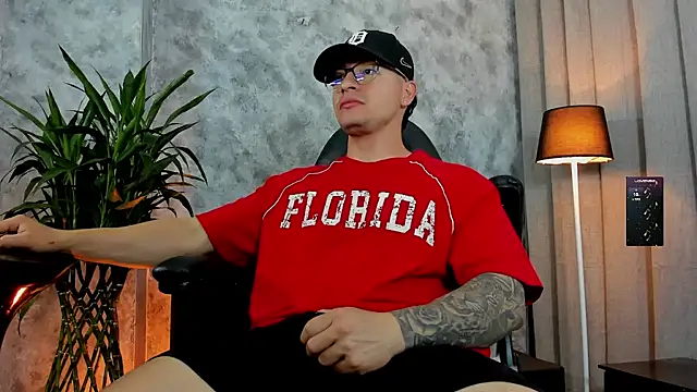 boyc022  online show from September 2025 11:50:01 PM