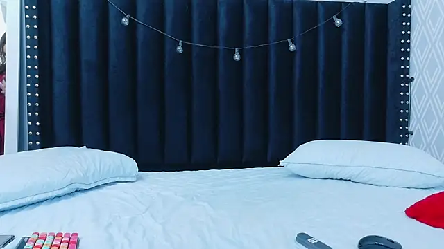 hornybarelylegalgirl online show from September 2025 12:40:02 PM