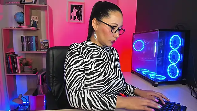 Snapshot of Sue_Wolls chatting on January 2025 05:59:02 PM Sue Wolls online show from January 2025 05:59:02 PM