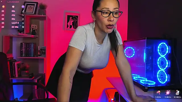 Snapshot of Sue_Wolls chatting on January 2025 03:03:02 AM Sue Wolls online show from January 2025 03:03:02 AM