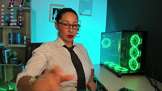 Snapshot of Sue_Wolls chatting on January 2025 01:23:02 AM Sue Wolls online show from January 2025 01:23:02 AM