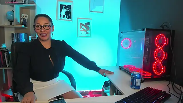 Snapshot of Sue_Wolls chatting on January 2025 09:30:02 PM Sue Wolls online show from January 2025 09:30:02 PM