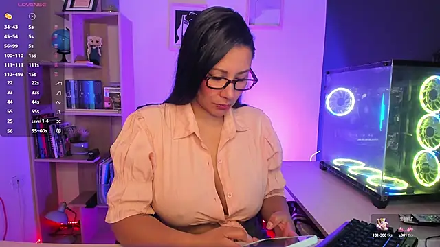 Snapshot of Sue_Wolls chatting on January 2025 03:29:01 PM Sue Wolls online show from January 2025 03:29:01 PM