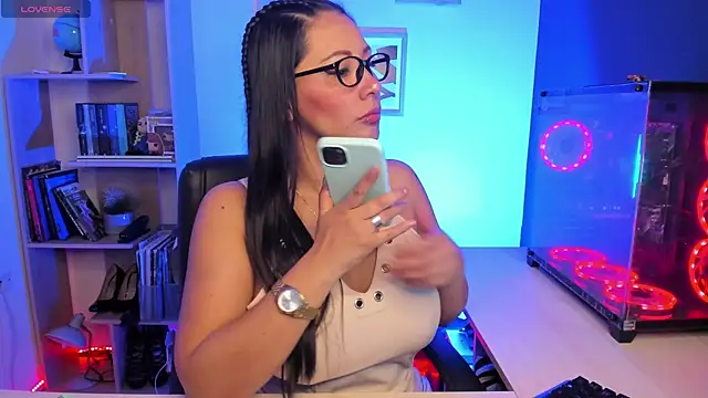 Snapshot of Sue_Wolls chatting on February 2025 04:00:02 PM Sue Wolls online show from February 2025 04:00:02 PM