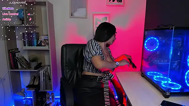 Snapshot of Sue_Wolls chatting on February 2025 02:09:02 PM Sue Wolls online show from February 2025 02:09:02 PM