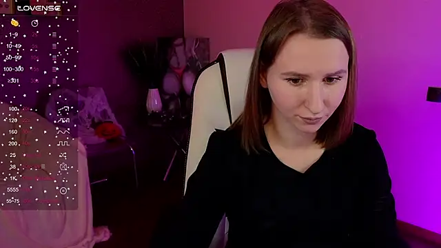 Snapshot of AliceBYKiss chatting on November 2025 06:40:02 PM AliceBYKiss online show from November 2025 06:40:02 PM