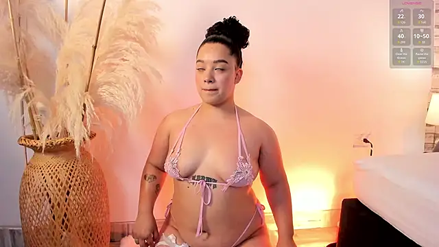 Snapshot of Julieta_333 chatting on November 2025 01:33:02 PM Julieta 333 online show from November 2025 01:33:02 PM