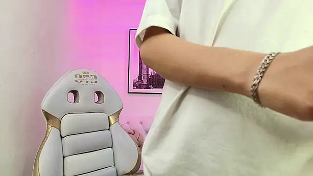 Theia moon online show from December 2024 12:49:01 PM