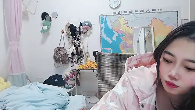 Cherie-xinxin01 online show from December 2024 01:28:01 PM