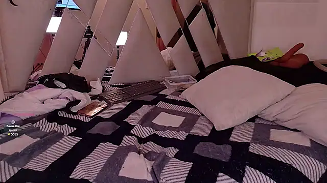 Snapshot of Queenjenn__ chatting on February 2026 09:46:01 PM Queenjenn online show from February 2026 09:46:01 PM