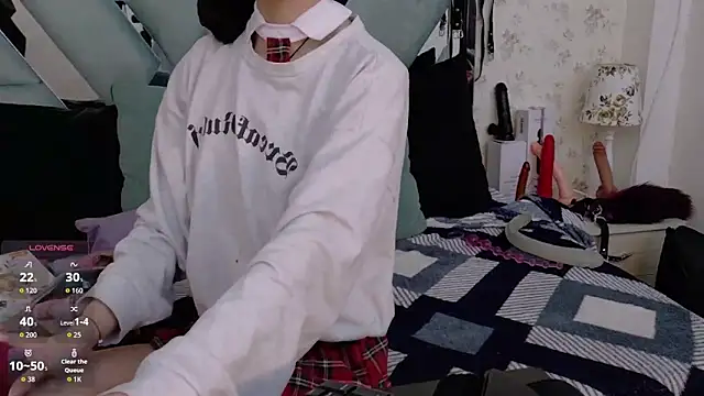 Snapshot of Queenjenn__ chatting on March 2026 04:51:02 AM Queenjenn online show from March 2026 04:51:02 AM