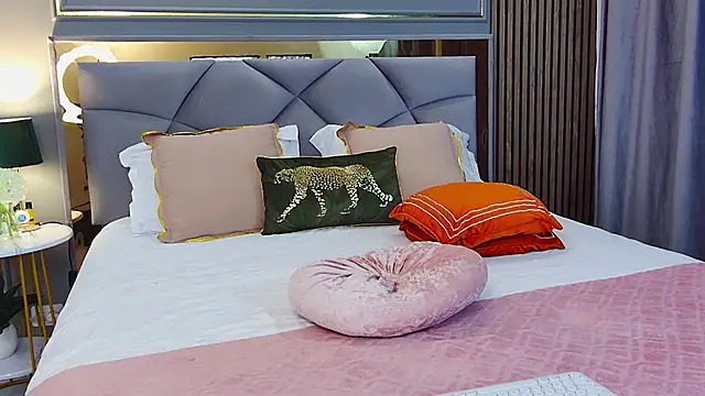 AvaCristal online show from April 2026 07:15:01 PM