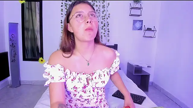 Noellesable online show from December 2024 05:33:02 PM