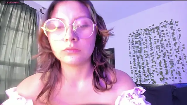 Noellesable online show from February 2025 05:58:01 PM