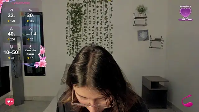 Noellesable online show from September 2025 05:15:02 PM