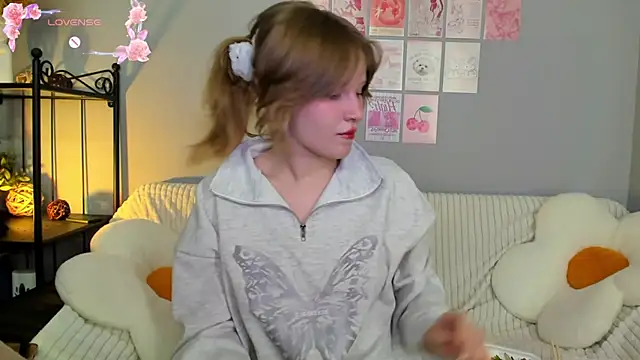 EvaStevs online show from March 2025 08:00:01 PM