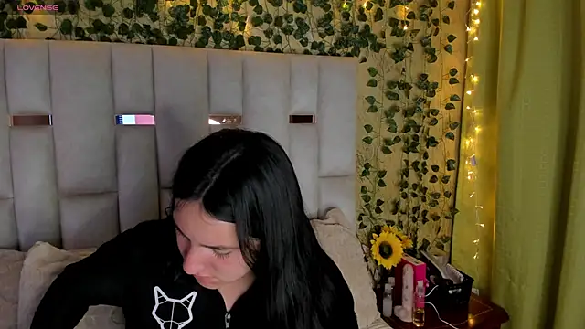 Snapshot of jenifer__power10 chatting on March 2025 01:52:02 PM jenifer power10 online show from March 2025 01:52:02 PM