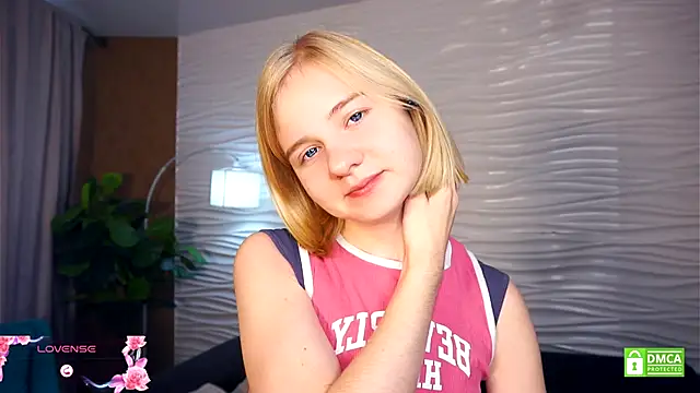 Snapshot of OdelinaFicken chatting on October 2025 06:48:01 AM OdelinaFicken online show from October 2025 06:48:01 AM