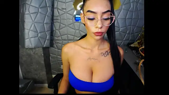 Tiffanny online show from March 2025 01:03:02 PM