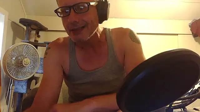 Snapshot of glenjamin81 chatting on July 2026 12:59:02 AM glenjamin81 online show from July 2026 12:59:02 AM