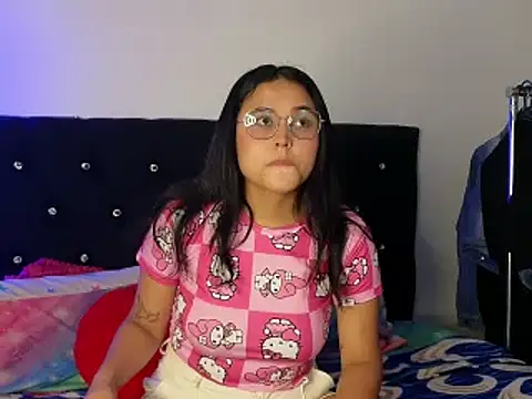 Snapshot of Sweet_xuee18 chatting on March 2026 05:00:01 AM Sweet xuee18 online show from March 2026 05:00:01 AM