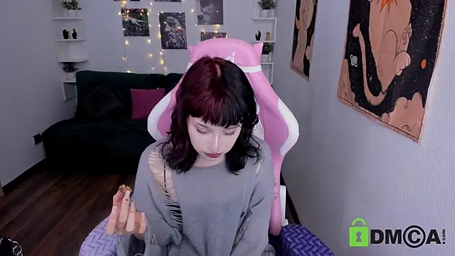 ElizaNik  online show from March 2025 09:40:02 PM