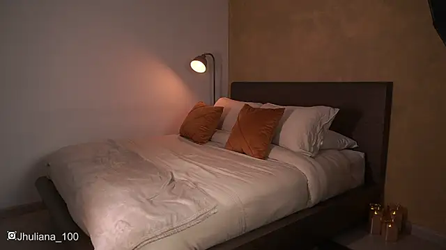 paulacora100 online show from January 2025 11:32:02 PM