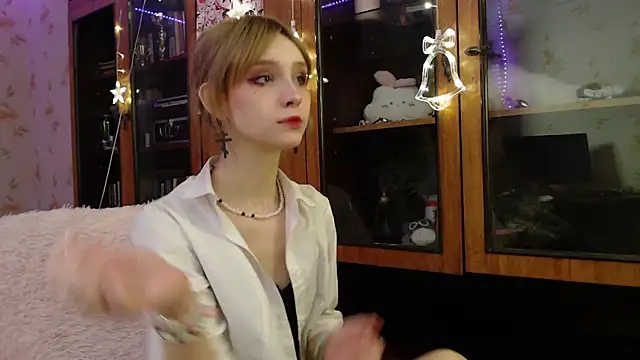 cloudgirrl online show from January 2025 07:40:01 PM