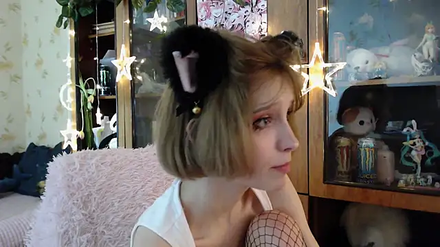 cloudgirrl online show from March 2025 03:39:02 PM