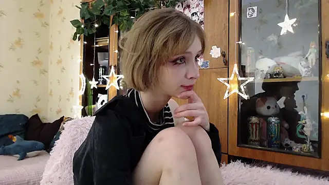 cloudgirrl online show from March 2025 05:28:01 PM