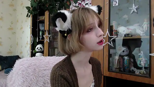 cloudgirrl online show from March 2025 05:17:02 AM