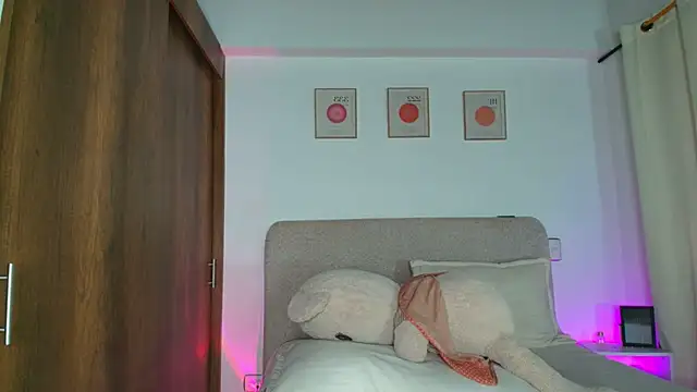 KarolPorttela online show from September 2025 12:51:01 PM