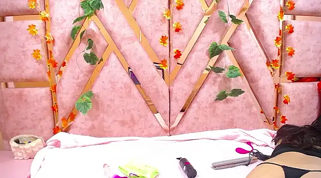 Freya Miller  online show from December 2024 09:00:02 PM