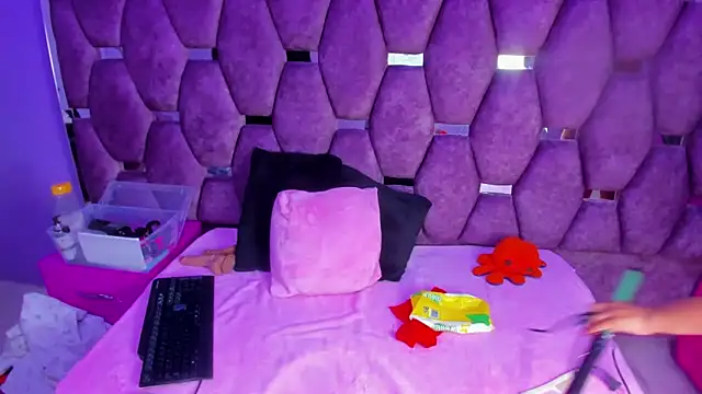 Freya Miller  online show from October 2025 03:47:02 AM