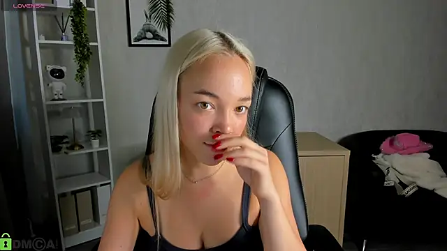 Christy Little online show from September 2025 12:43:02 AM