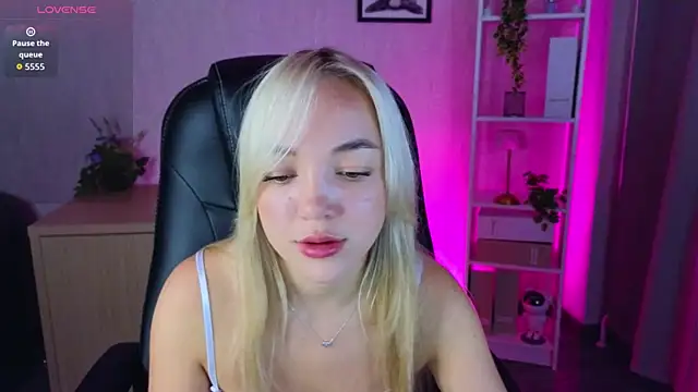 Christy Little online show from September 2025 11:40:01 PM