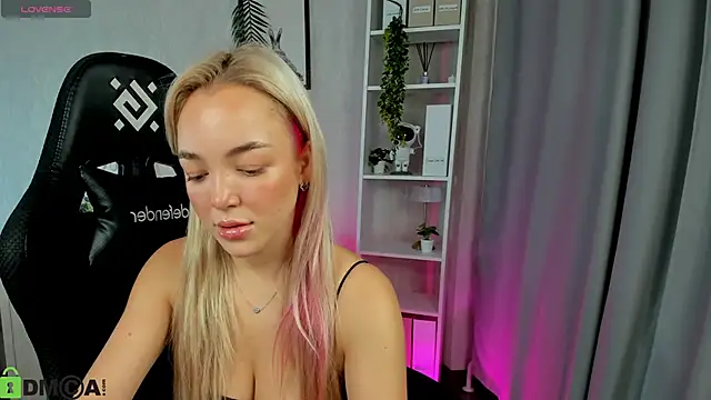 Christy Little online show from November 2025 12:49:02 AM