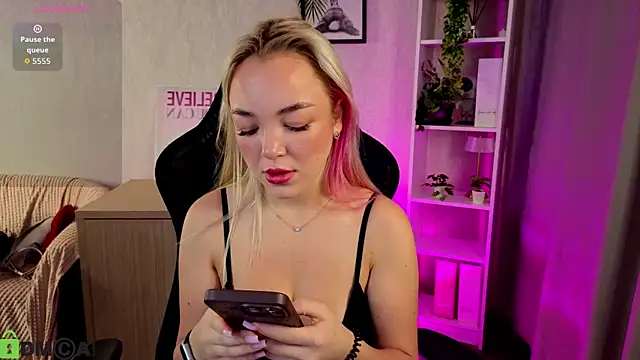 Christy Little online show from December 2025 12:38:02 AM