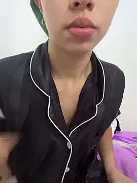 Snapshot of Aaliyah_Salma chatting on June 2026 06:22:02 PM Aaliyah Salma online show from June 2026 06:22:02 PM