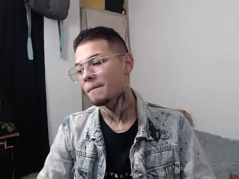 MarceloMilk online show from September 2025 03:06:02 AM