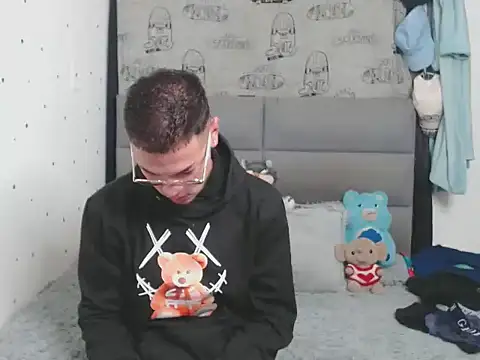 MarceloMilk online show from October 2025 09:06:01 PM